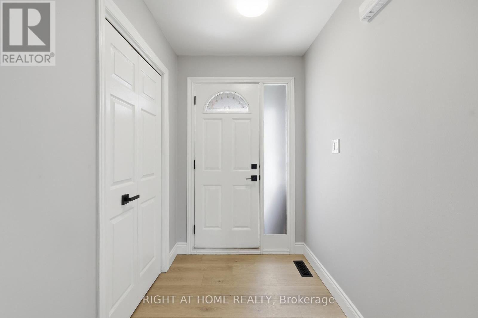 2458 Cavendish Drive, Burlington, Ontario  L7P 3T8 - Photo 7 - W13005186