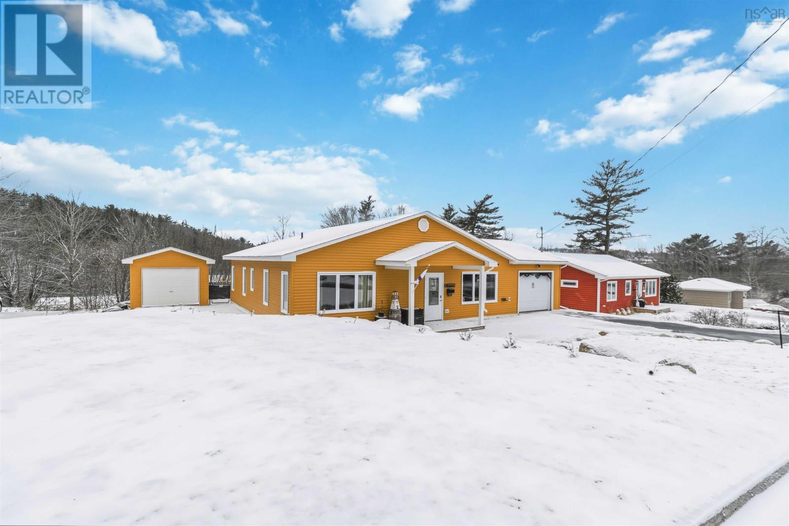 22 Hillside Drive, Bridgewater, Nova Scotia B4V 3C7 - Photo 2 - 202604668