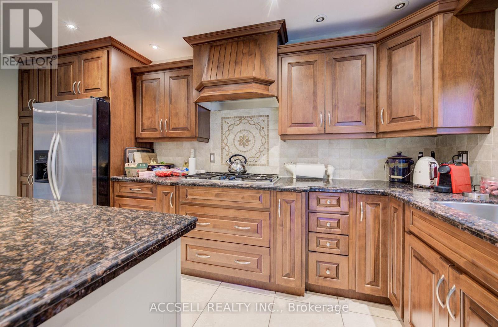 600 Highvalley Road, Hamilton, Ontario  L9G 3X3 - Photo 4 - X13005224