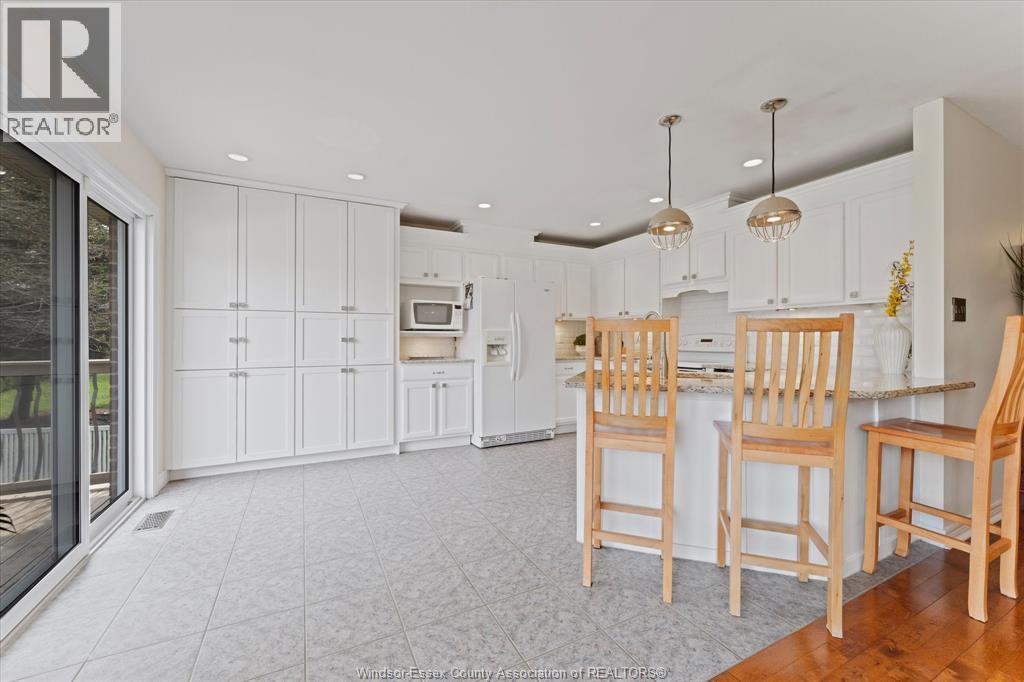 858 Hacienda, Windsor, Ontario  N9G 2T1 - Photo 12 - 26008271