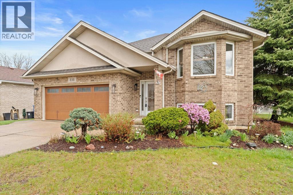 858 Hacienda, Windsor, Ontario  N9G 2T1 - Photo 2 - 26008271