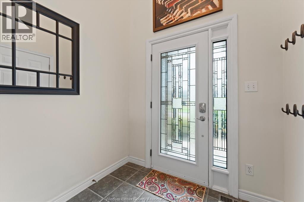 858 Hacienda, Windsor, Ontario  N9G 2T1 - Photo 3 - 26008271