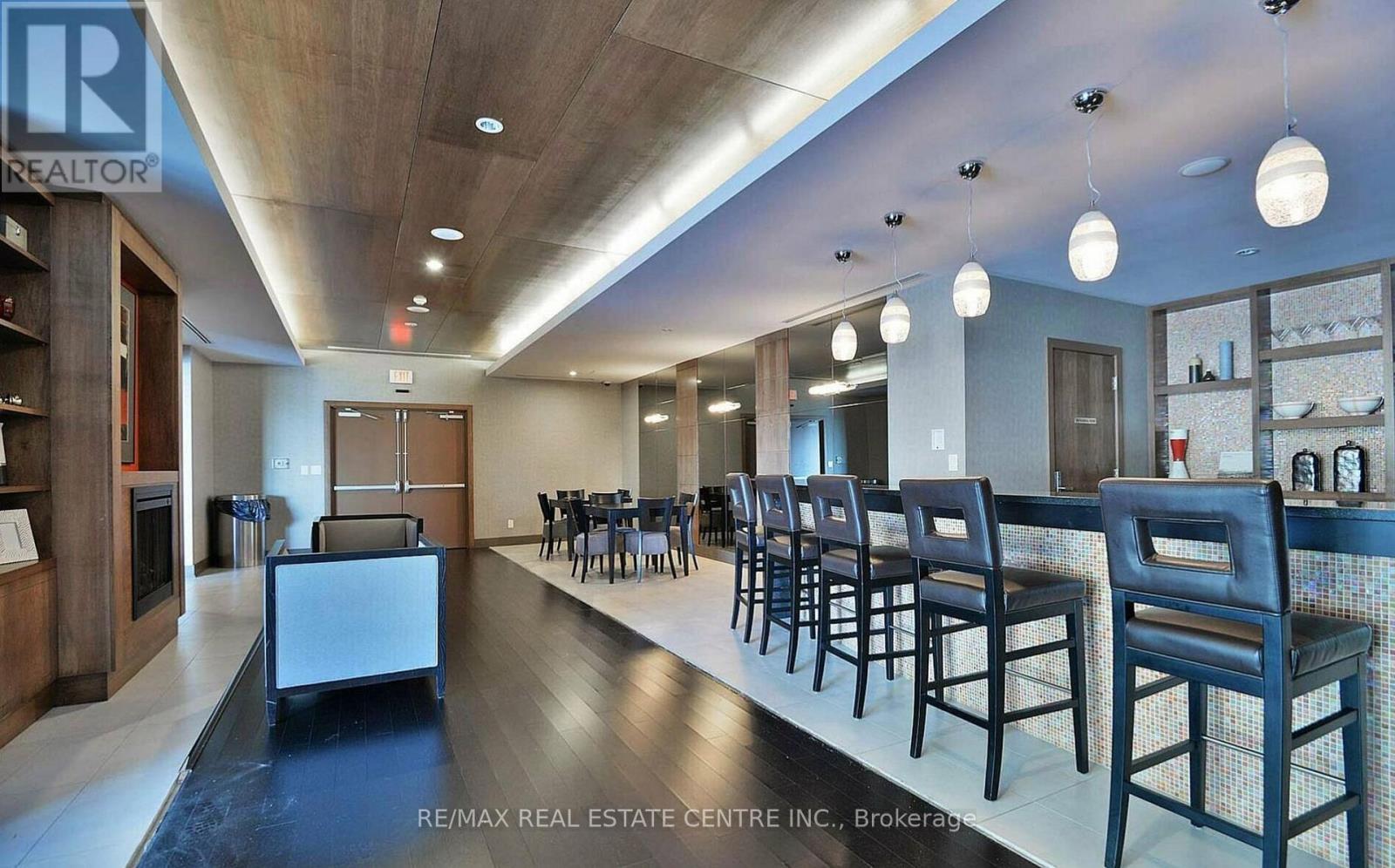 202 - 4070 Confederation Parkway, Mississauga, Ontario  L5B 0E9 - Photo 5 - W12989666