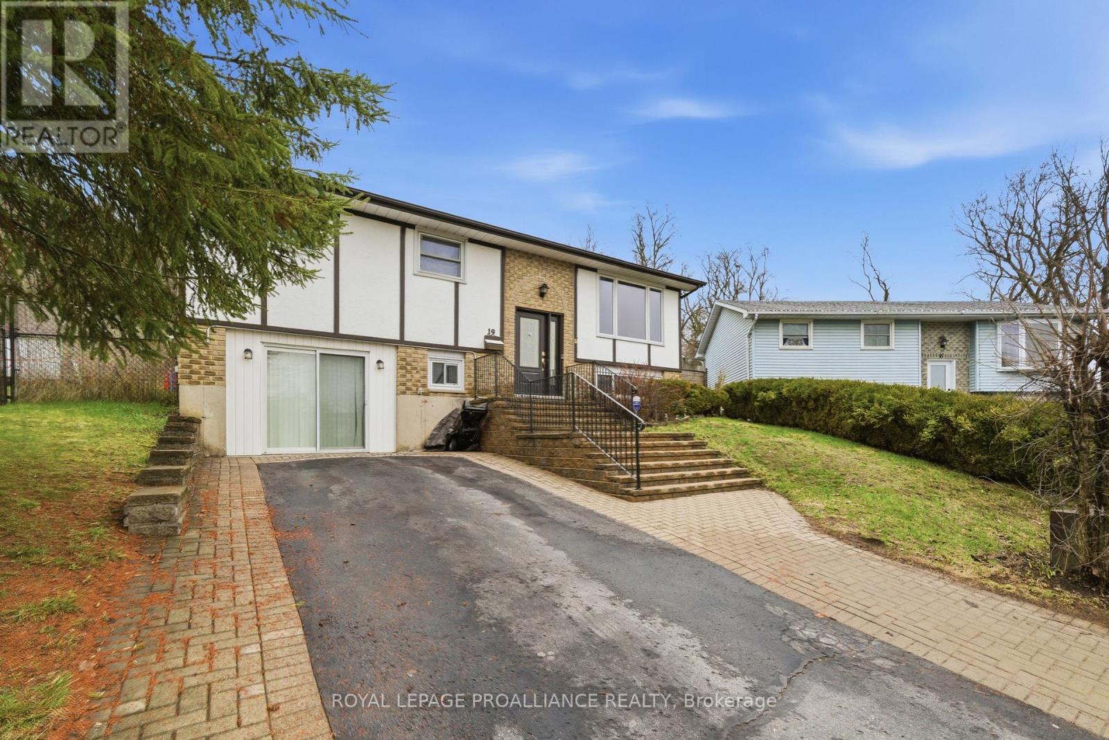 19 Allore Avenue, Quinte West, Ontario  K8V 6K2 - Photo 1 - X13005270