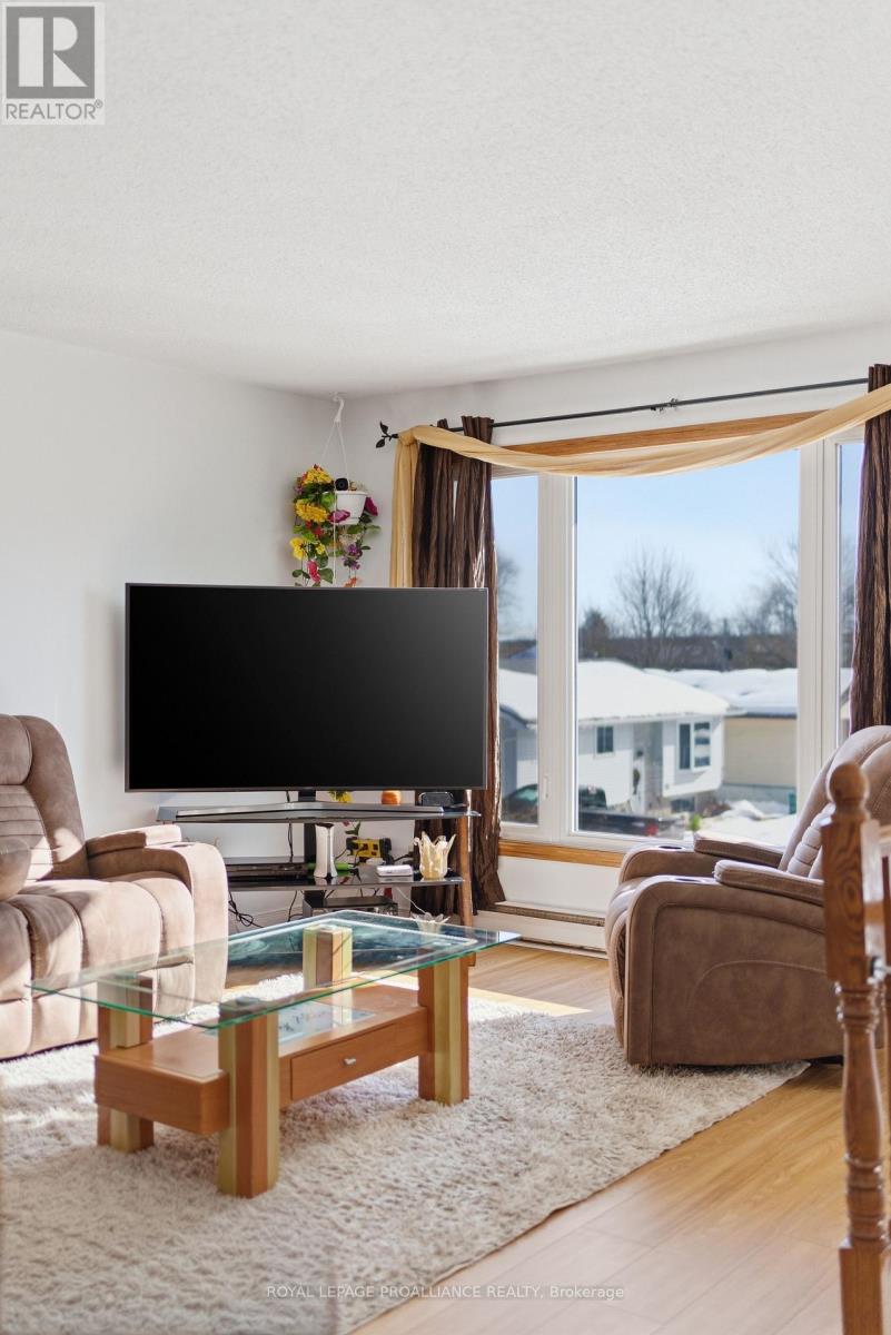 19 Allore Avenue, Quinte West, Ontario  K8V 6K2 - Photo 13 - X13005270