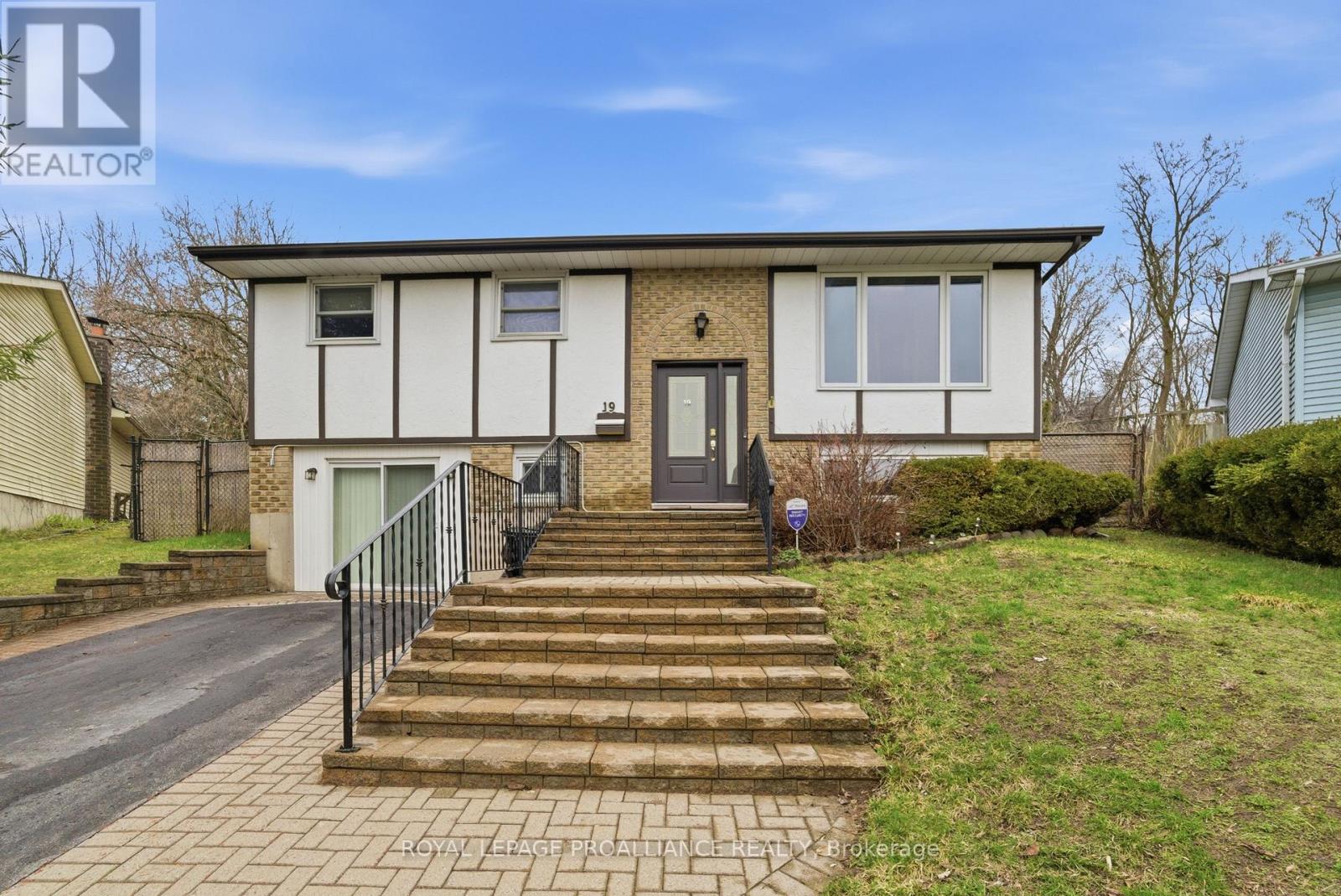 19 Allore Avenue, Quinte West, Ontario  K8V 6K2 - Photo 2 - X13005270