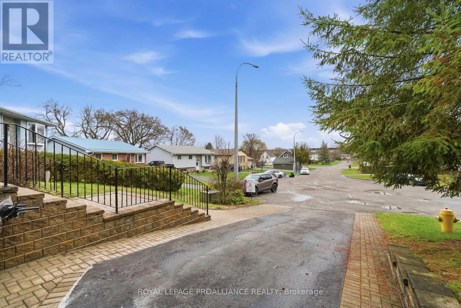 19 Allore Avenue, Quinte West, Ontario  K8V 6K2 - Photo 5 - X13005270