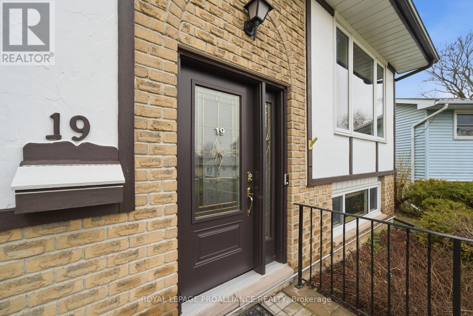 19 Allore Avenue, Quinte West, Ontario  K8V 6K2 - Photo 7 - X13005270