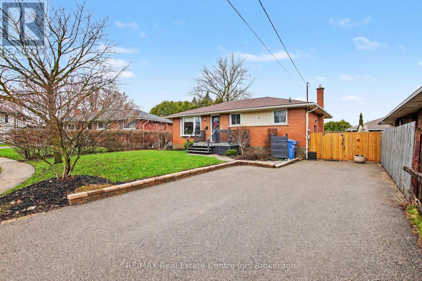 5 Eric Court, Guelph, Ontario  N1E 3Y9 - Photo 3 - X13005376