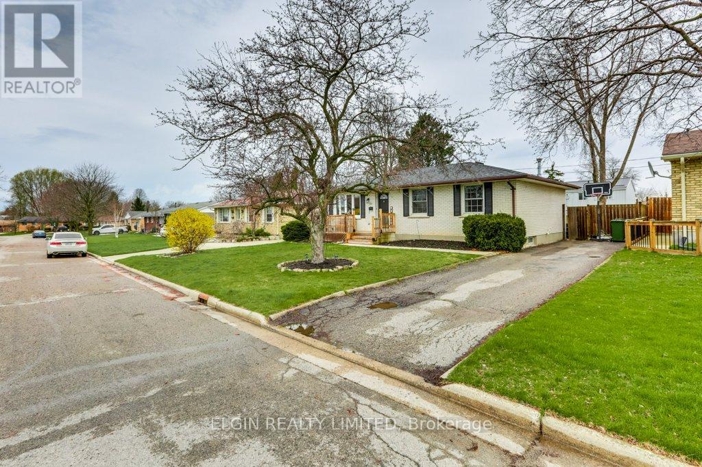 34 Sparta Street, St. Thomas, Ontario  N5R 5G9 - Photo 2 - X13005386