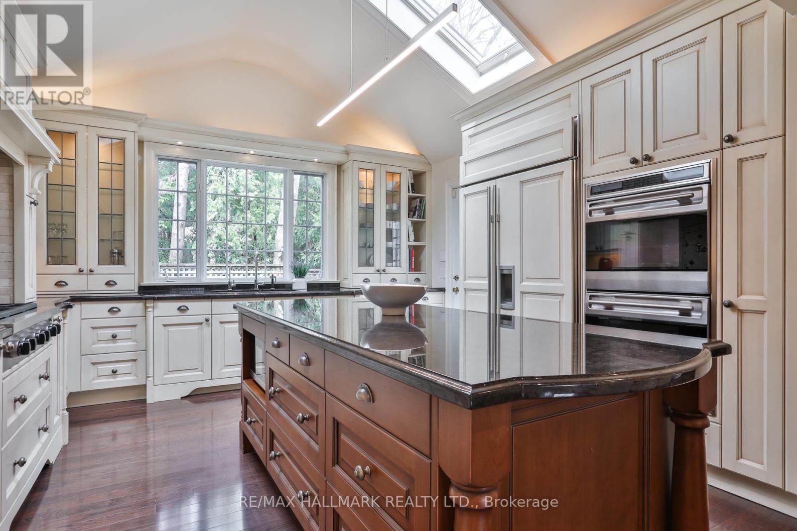 28 Kimbark Boulevard, Toronto, Ontario  M5N 2X7 - Photo 12 - C13005272