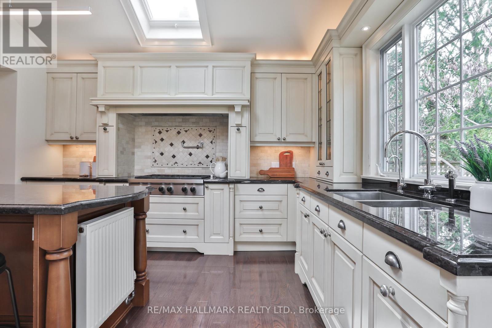 28 Kimbark Boulevard, Toronto, Ontario  M5N 2X7 - Photo 14 - C13005272