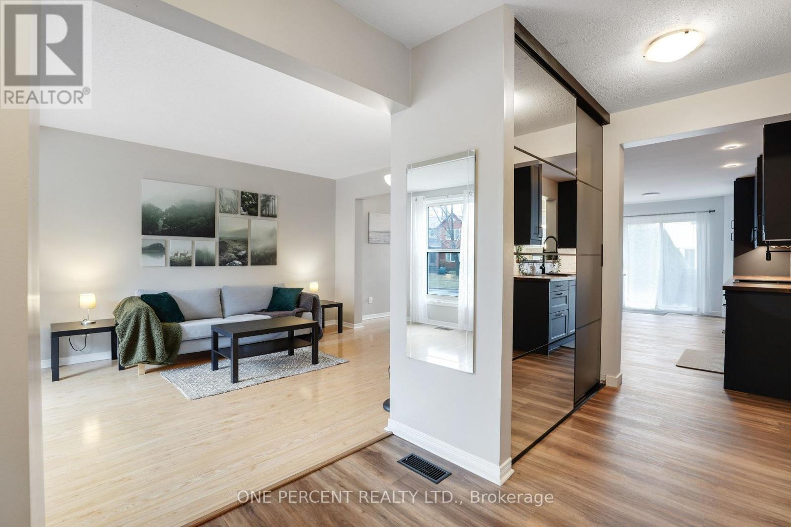 1570 Champneuf Drive, Ottawa, Ontario  K1C 6B5 - Photo 5 - X13005246