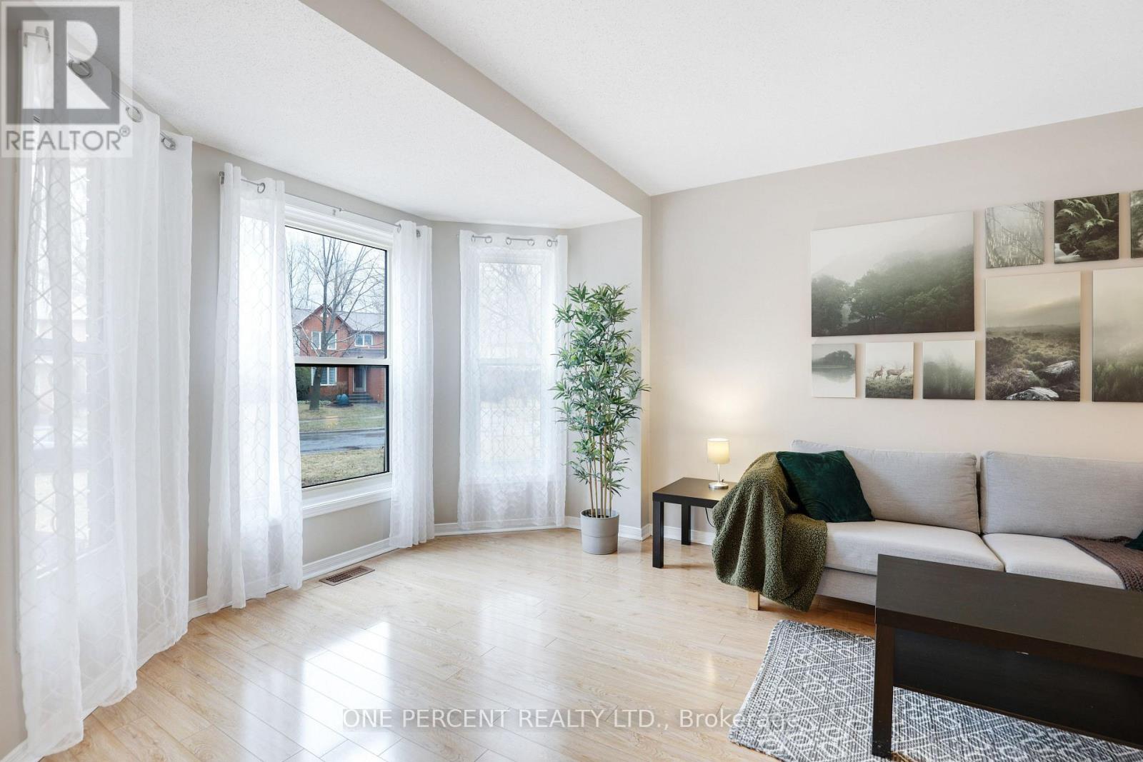 1570 Champneuf Drive, Ottawa, Ontario  K1C 6B5 - Photo 7 - X13005246