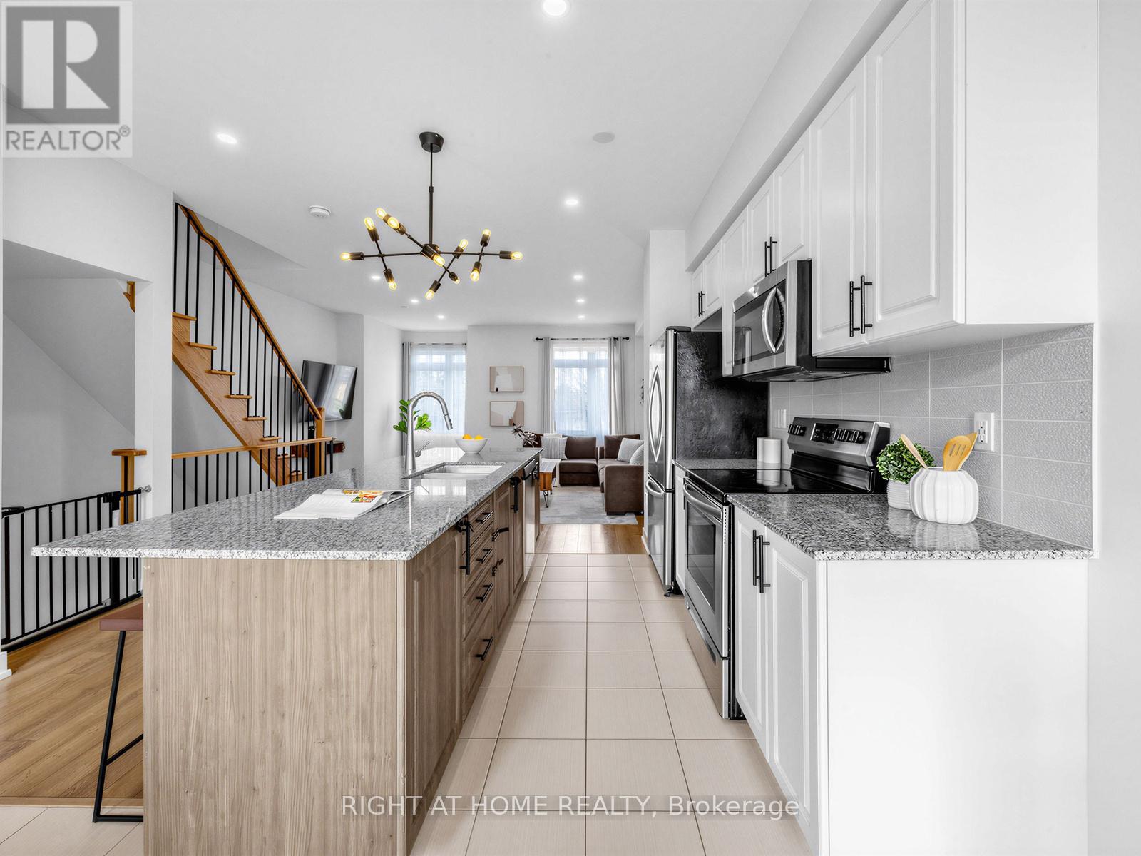 998 Kicking Horse Path, Oshawa, Ontario  L1J 0B4 - Photo 13 - E13005366