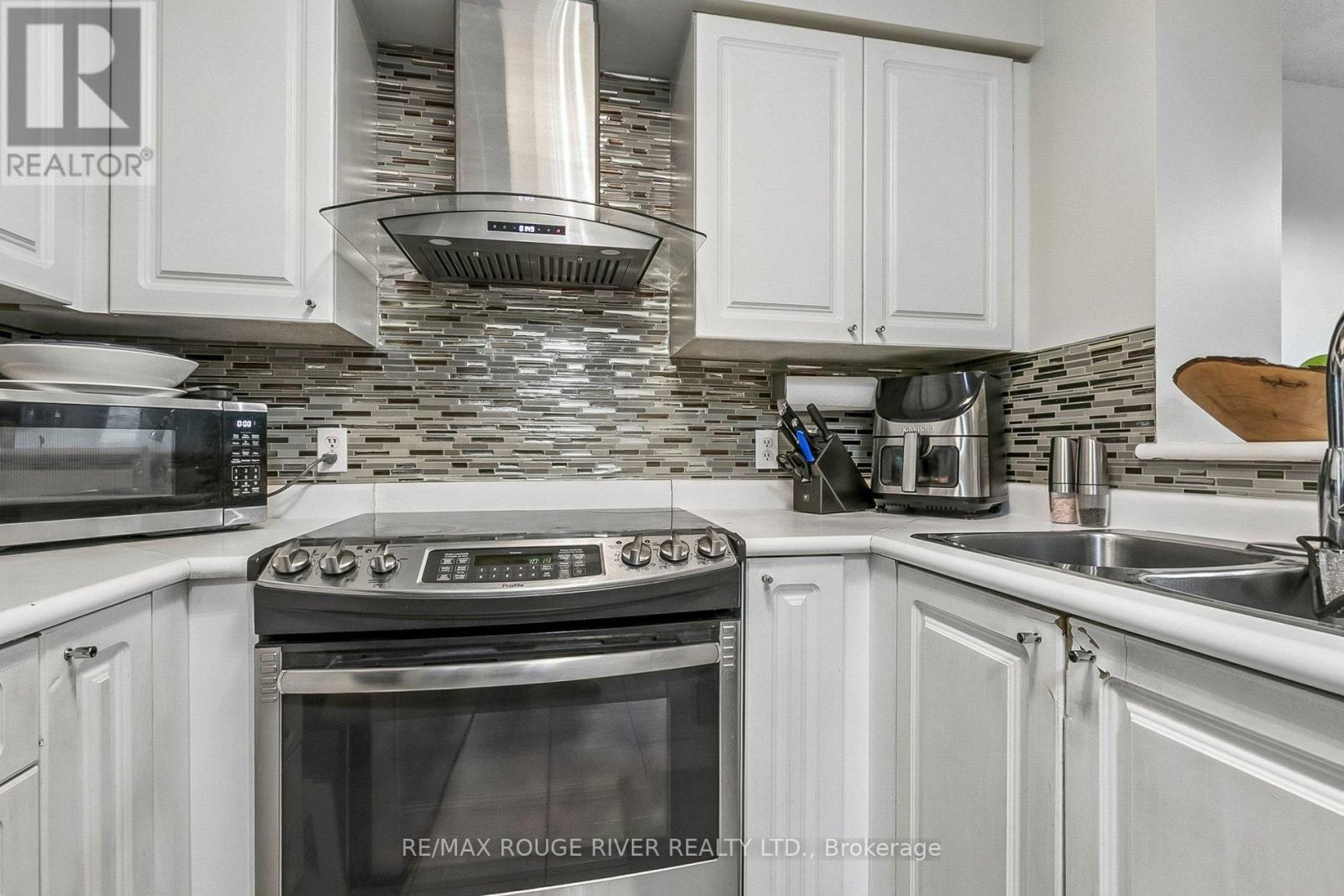 1203 - 11 Lee Centre Drive, Toronto, Ontario  M1H 3J5 - Photo 8 - E13005370