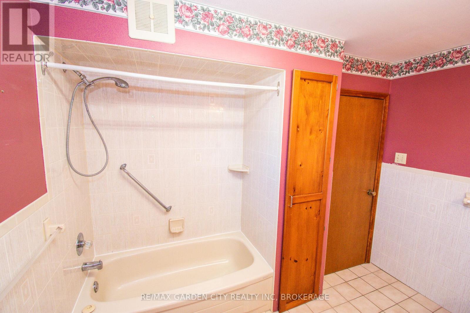 86 Griffith Street, Welland, Ontario  L3B 4G4 - Photo 30 - X13005410