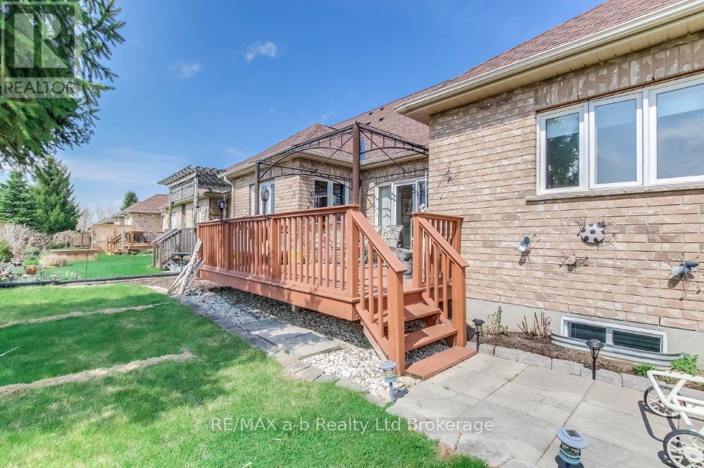 717 Garden Court Crescent, Woodstock, Ontario  N4T 0A2 - Photo 2 - X13005388