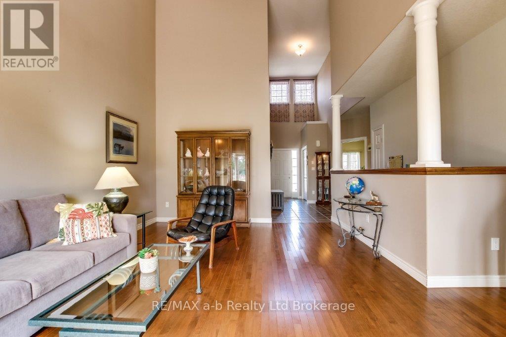 717 Garden Court Crescent, Woodstock, Ontario  N4T 0A2 - Photo 5 - X13005388