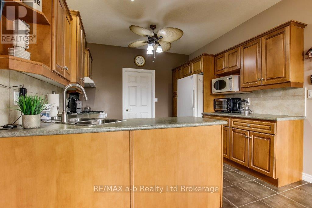 717 Garden Court Crescent, Woodstock, Ontario  N4T 0A2 - Photo 7 - X13005388