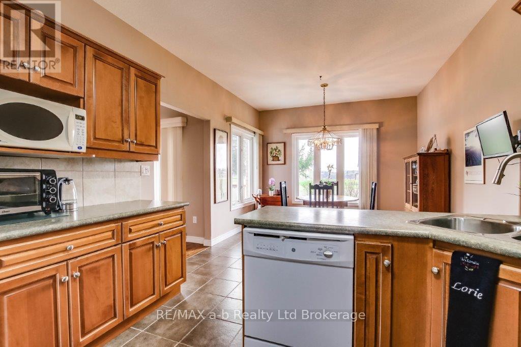 717 Garden Court Crescent, Woodstock, Ontario  N4T 0A2 - Photo 8 - X13005388