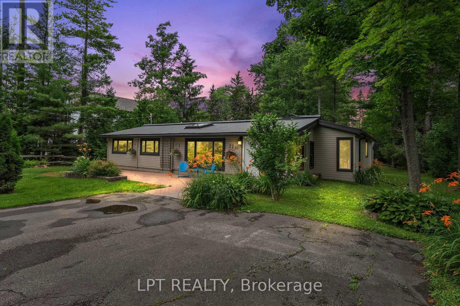 10 Maplewood Lane, Georgina, Ontario  L0E 1R0 - Photo 3 - N12999878