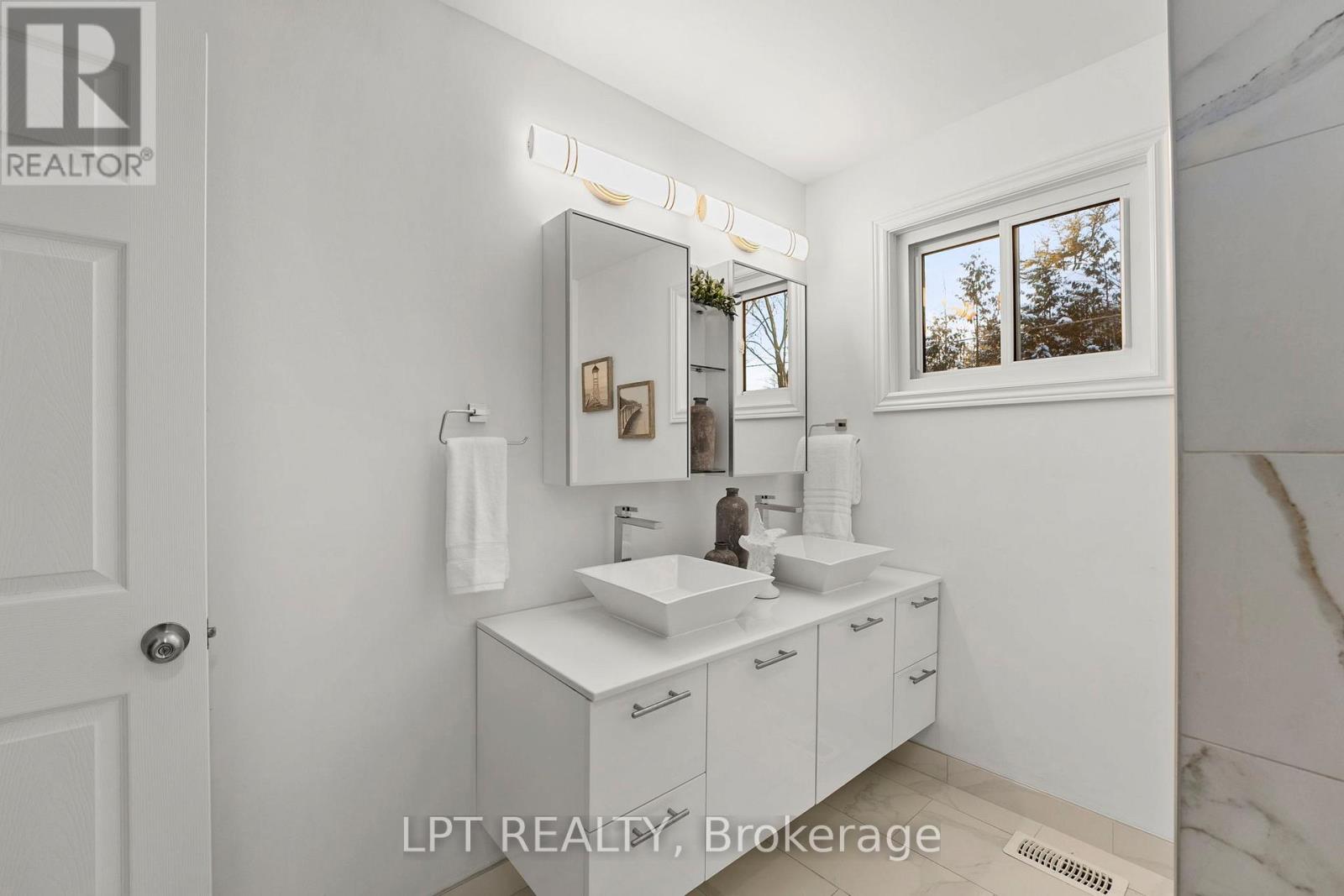 10 Maplewood Lane, Georgina, Ontario  L0E 1R0 - Photo 30 - N12999878