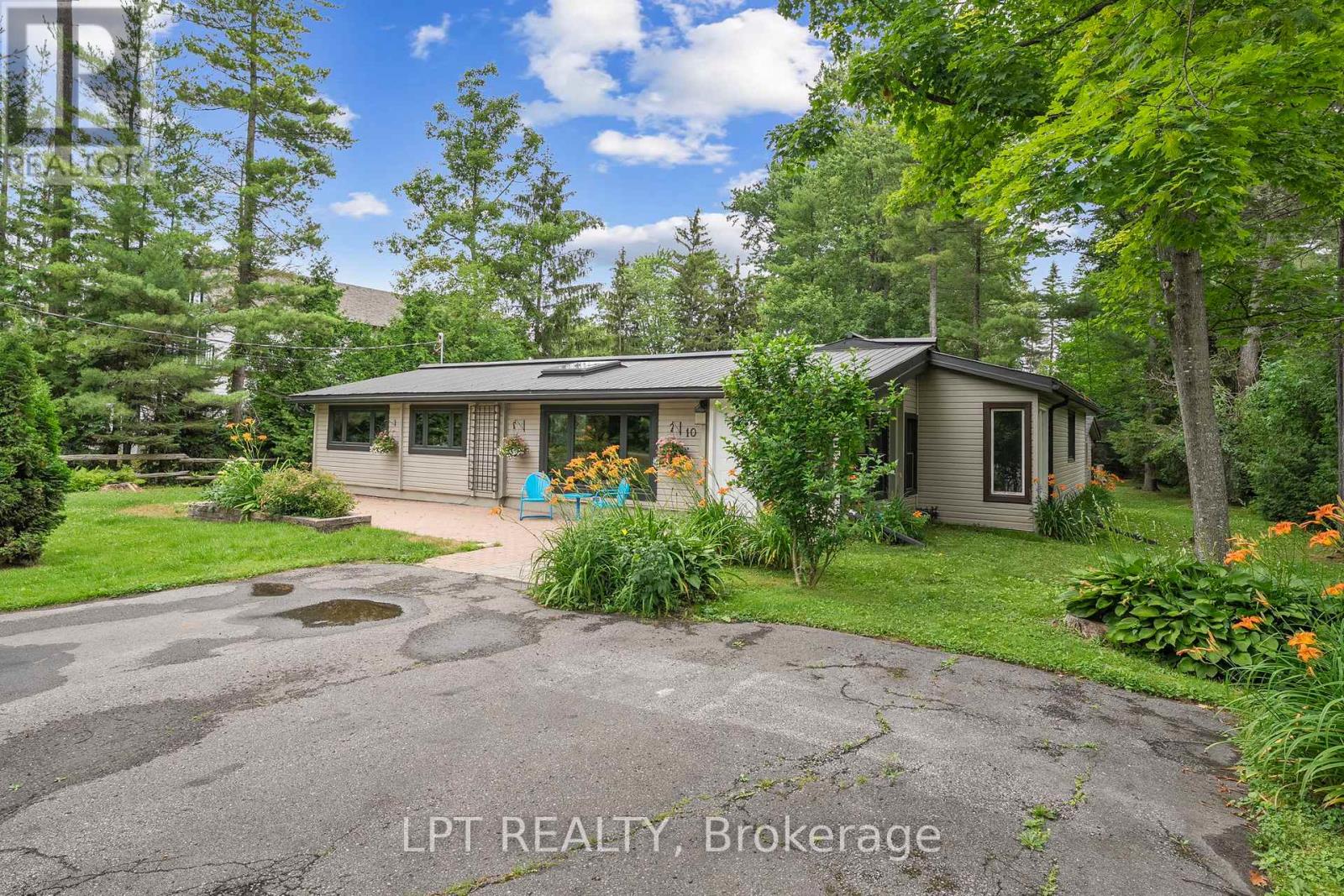 10 Maplewood Lane, Georgina, Ontario  L0E 1R0 - Photo 7 - N12999878