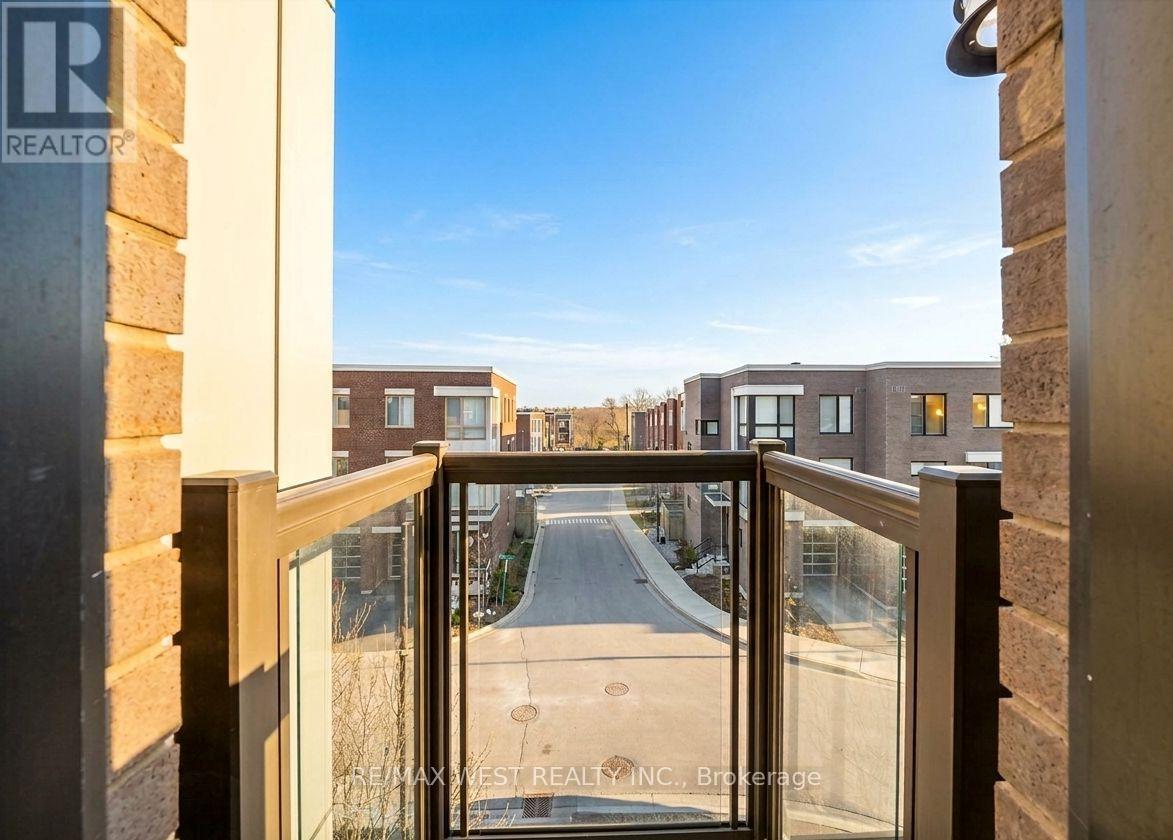 8208 Pine Valley Drive, Vaughan, Ontario L4L 0H6 - Photo 24 - N13002288