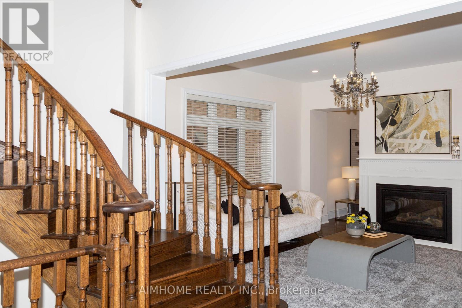 36 Gracedale Drive, Richmond Hill, Ontario  L4C 0Y3 - Photo 4 - N13005338