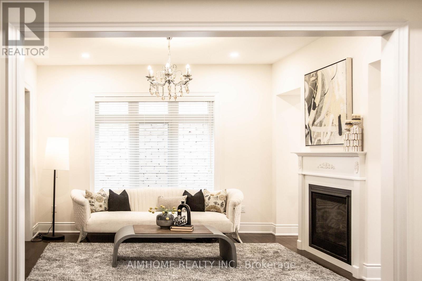 36 Gracedale Drive, Richmond Hill, Ontario  L4C 0Y3 - Photo 5 - N13005338