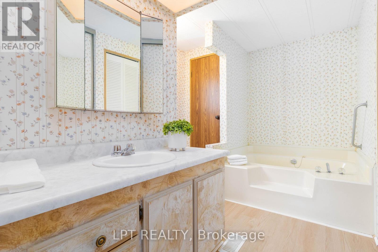 11 Geneva Court, Georgina, Ontario  L0E 1R0 - Photo 15 - N13005400