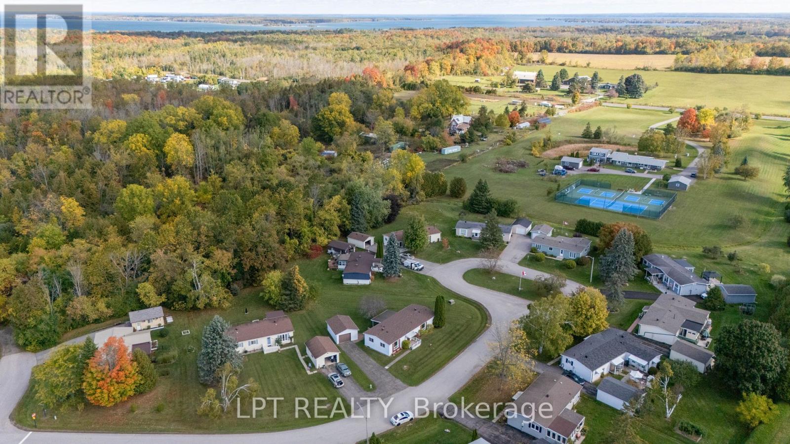 11 Geneva Court, Georgina, Ontario  L0E 1R0 - Photo 3 - N13005400