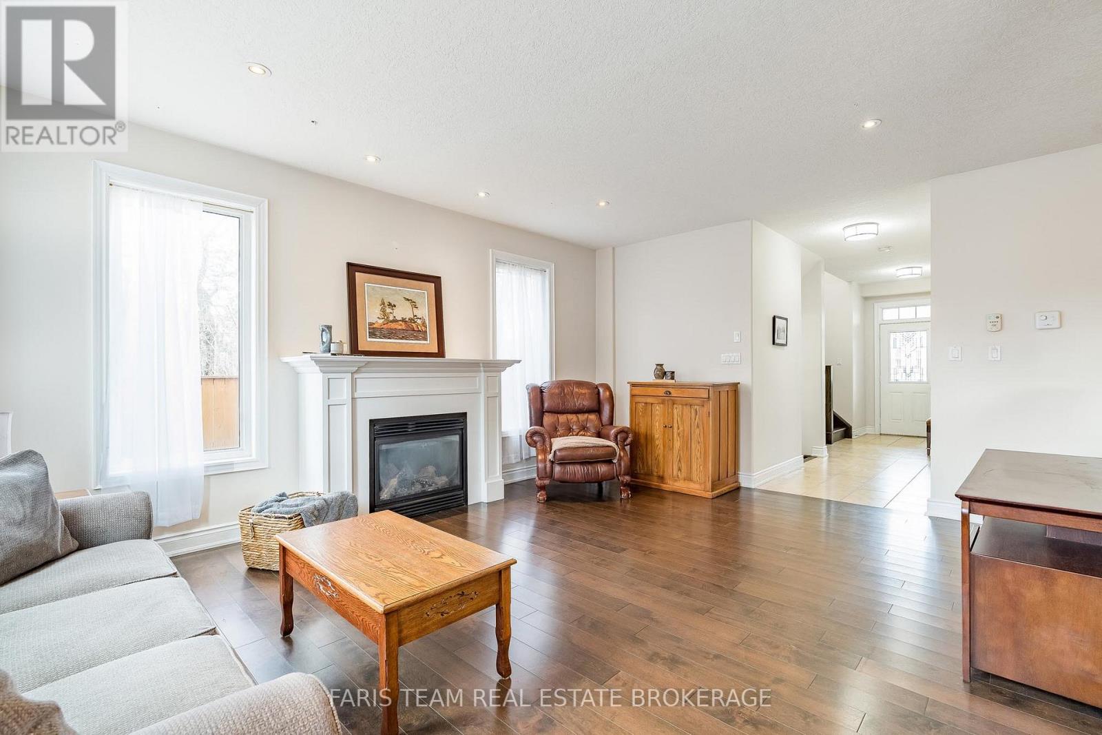 33 Auburn Court, Barrie, Ontario  L4N 6G9 - Photo 11 - S13005336