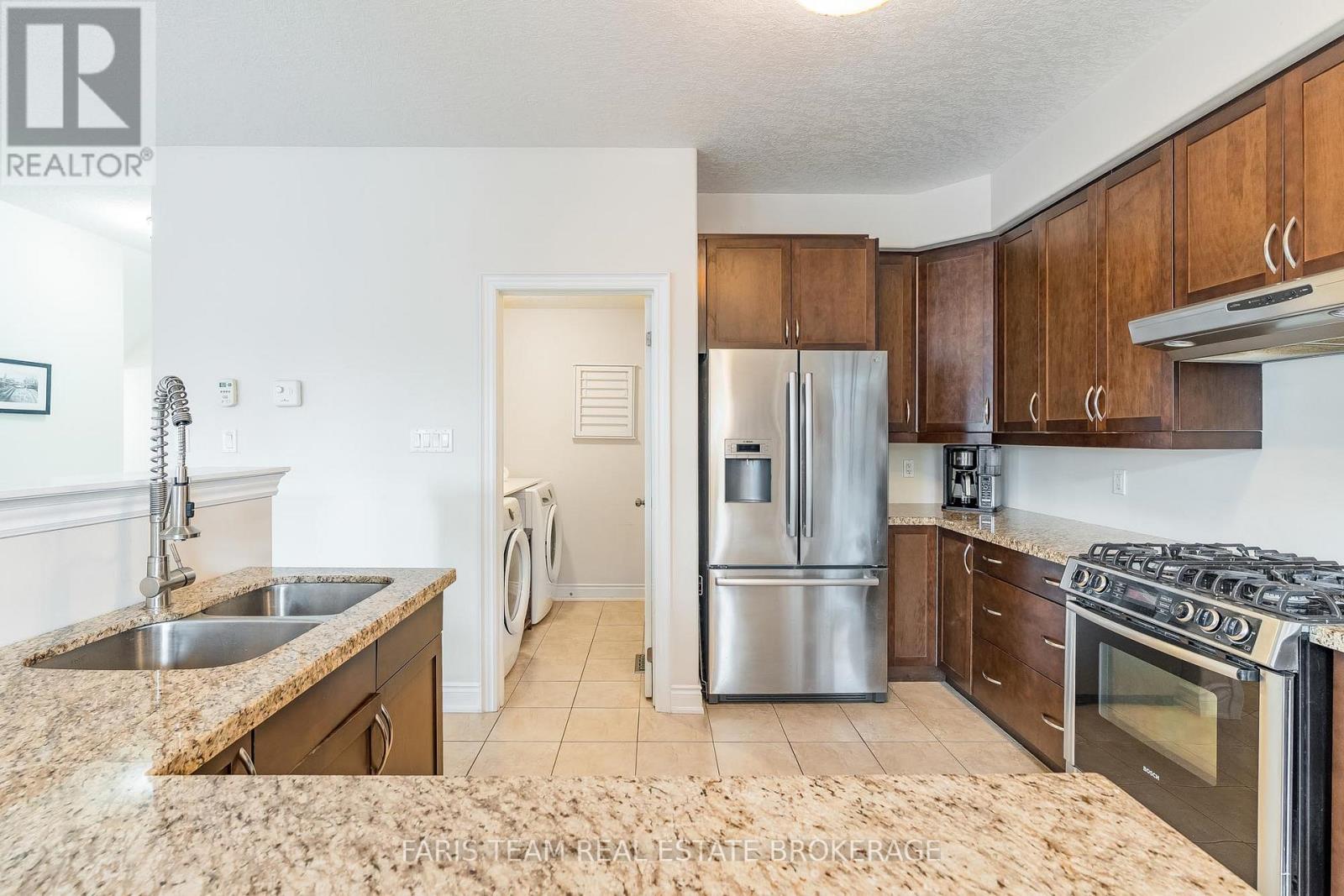 33 Auburn Court, Barrie, Ontario  L4N 6G9 - Photo 5 - S13005336