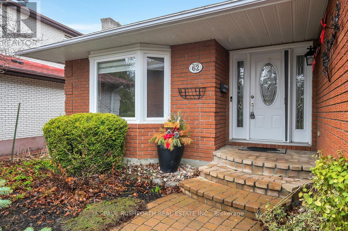62 Topley Crescent, Ottawa, Ontario  K1G 4M7 - Photo 2 - X12945326