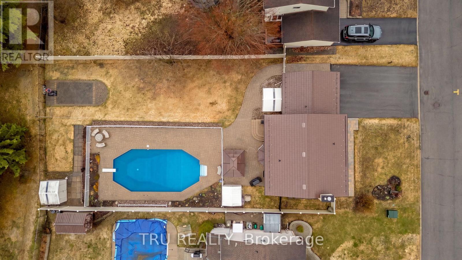 256 Hoylake Crescent, Ottawa, Ontario  K1E 2M8 - Photo 3 - X13004376