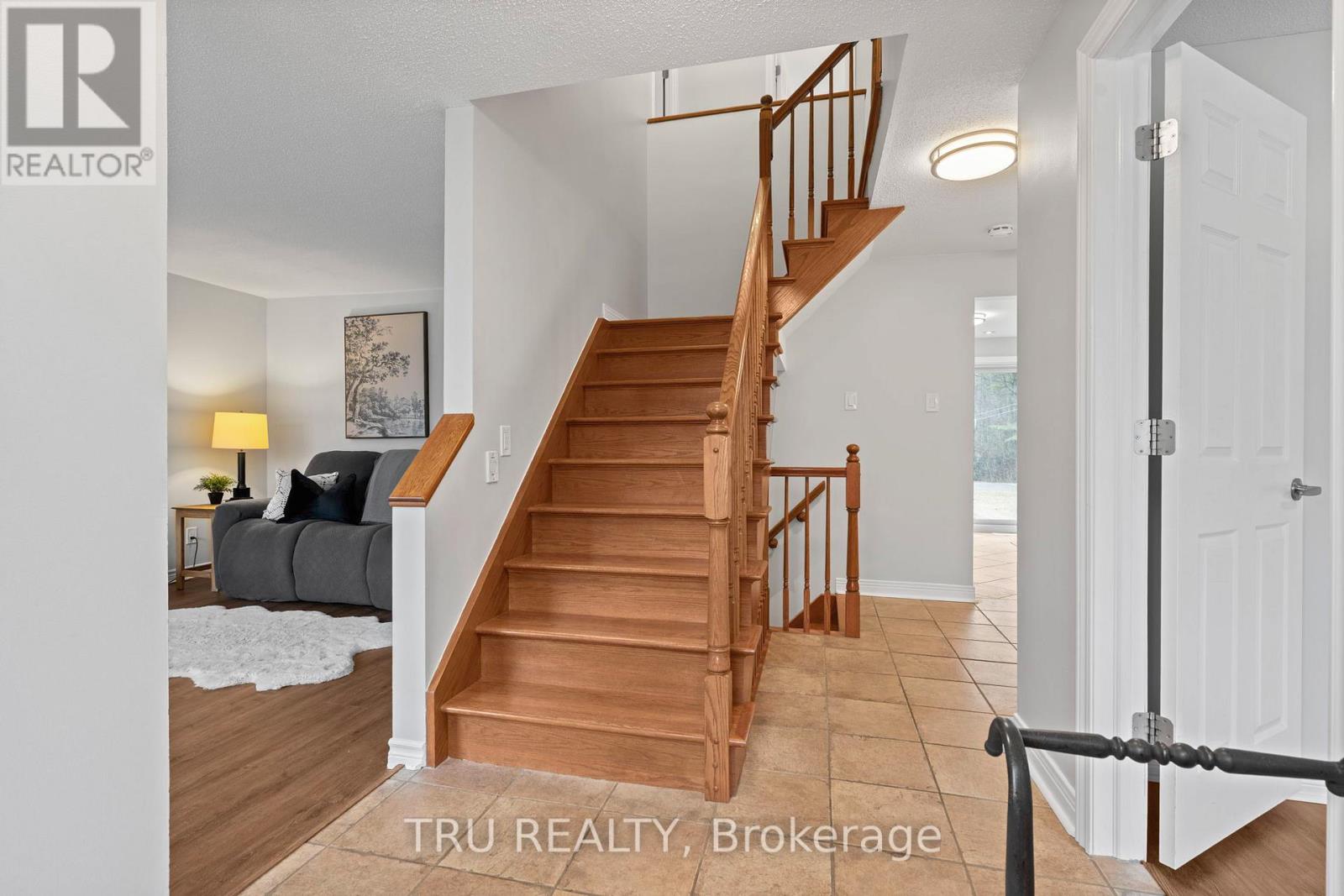 256 Hoylake Crescent, Ottawa, Ontario  K1E 2M8 - Photo 6 - X13004376