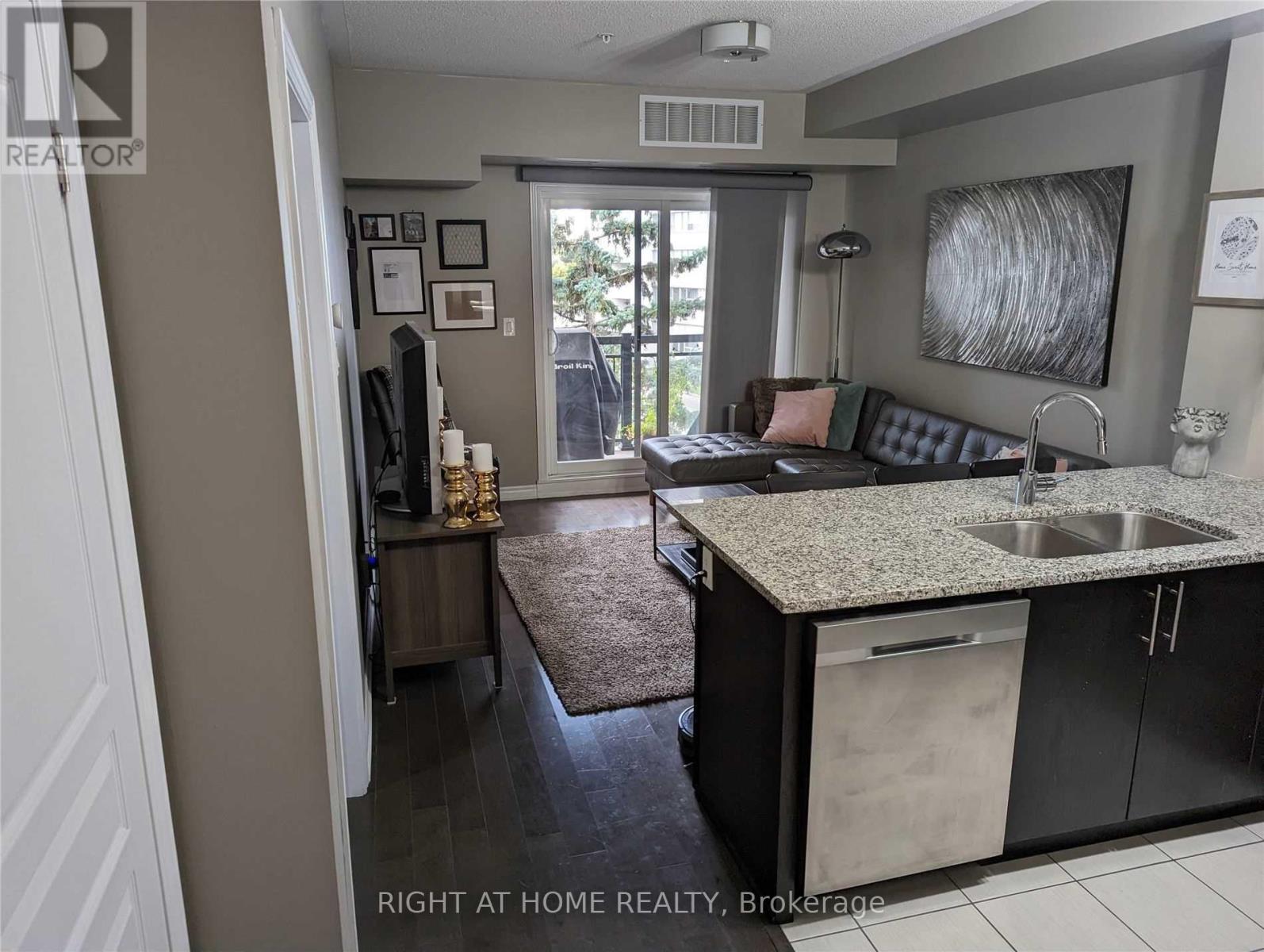 302 - 570 Lolita Gardens, Mississauga, Ontario  L5A 3K8 - Photo 3 - W13005310