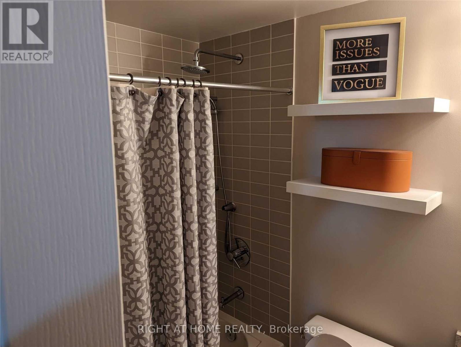 302 - 570 Lolita Gardens, Mississauga, Ontario  L5A 3K8 - Photo 9 - W13005310