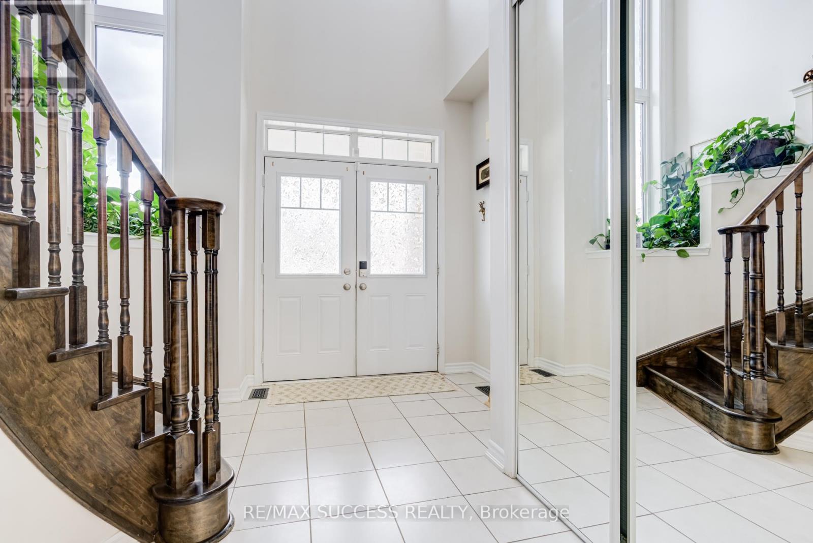 91 Tysonville Circle, Brampton, Ontario  L7A 4B2 - Photo 3 - W13005316