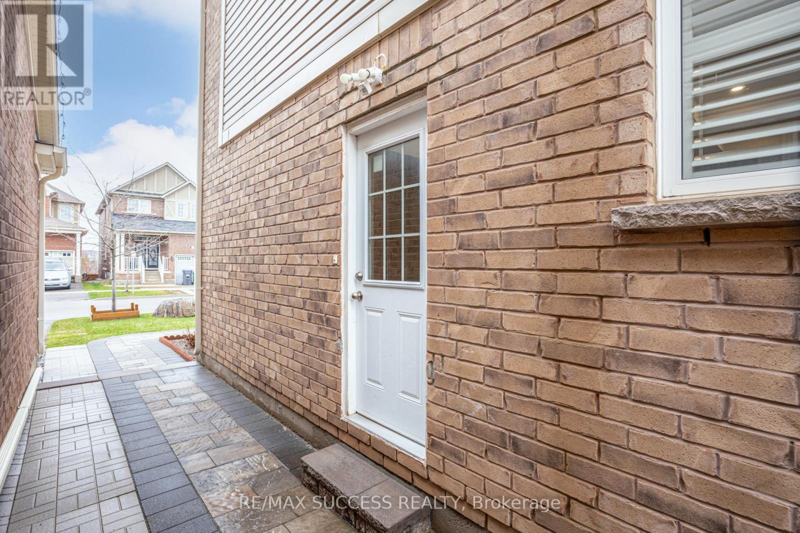 91 Tysonville Circle, Brampton, Ontario  L7A 4B2 - Photo 47 - W13005316