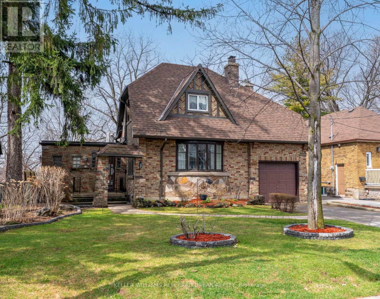 10 LANDOUR AVENUE, Toronto, Ontario