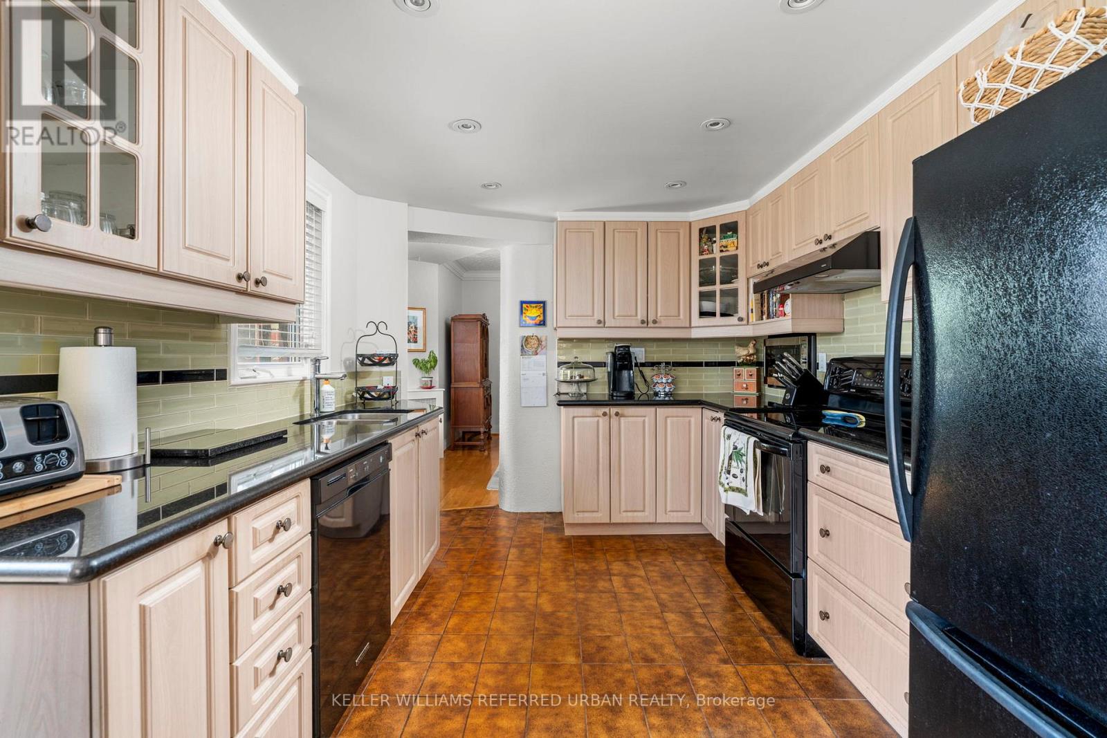 10 Landour Avenue, Toronto, Ontario  M6M 4J4 - Photo 14 - W13005332