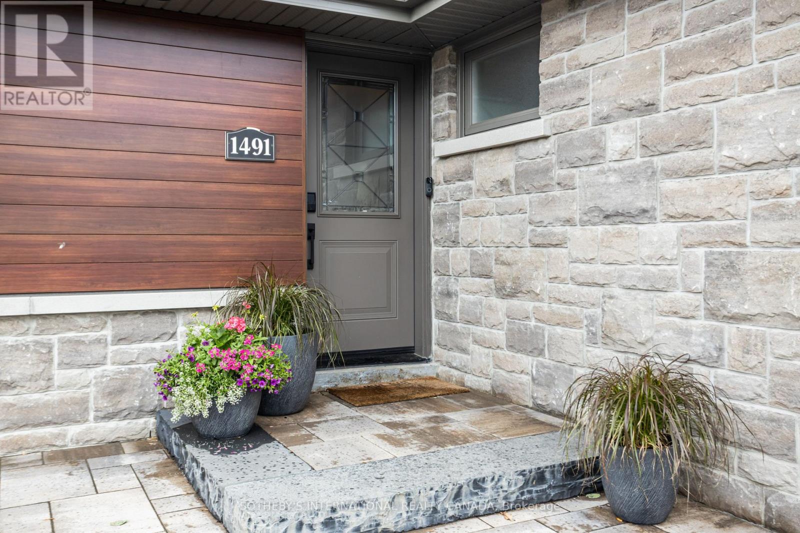 1491 Venta Avenue, Mississauga, Ontario  L4X 1C9 - Photo 3 - W13005408