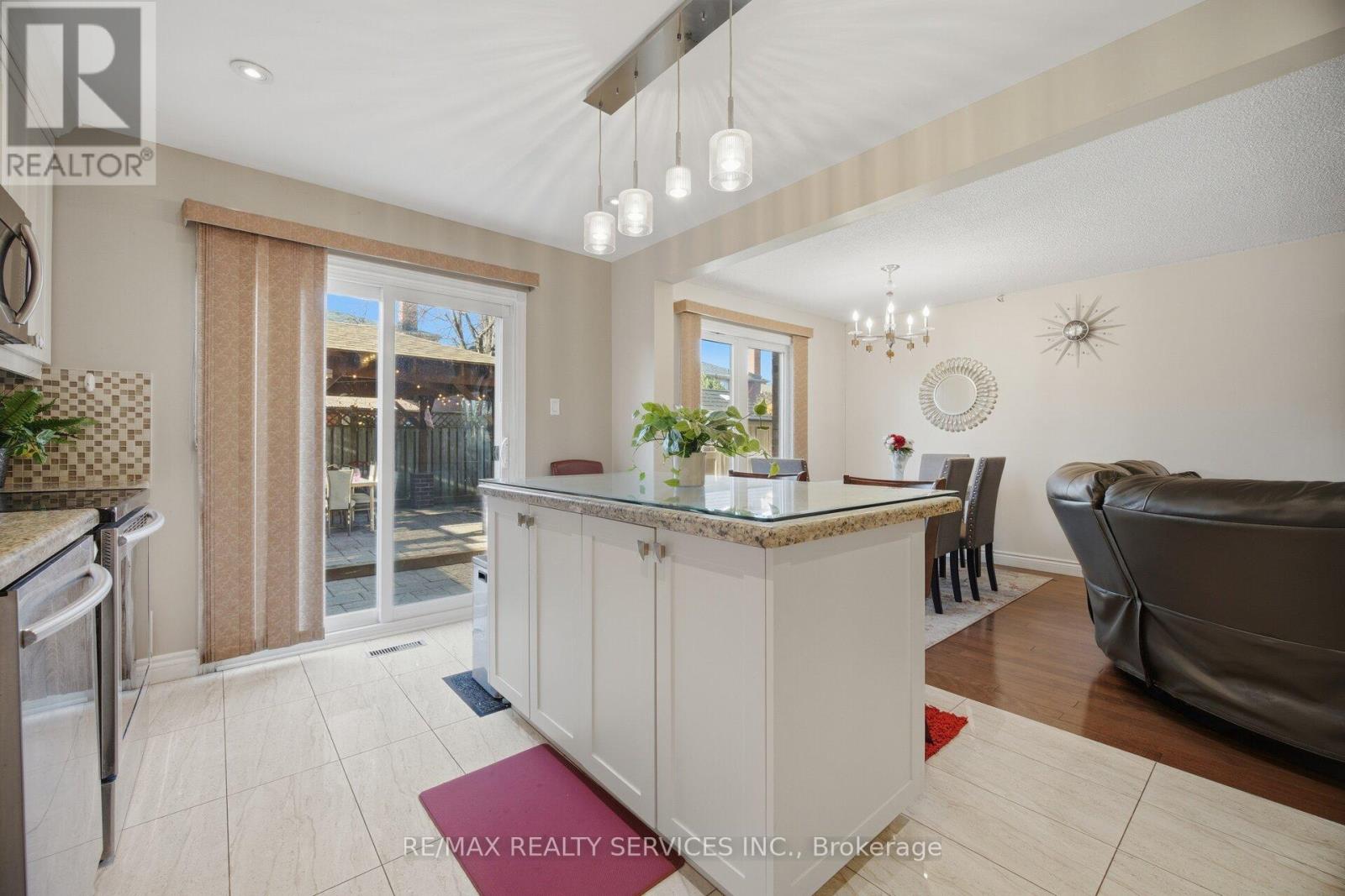 16 Langholm Court, Brampton, Ontario  L6Z 2Y1 - Photo 13 - W13005034