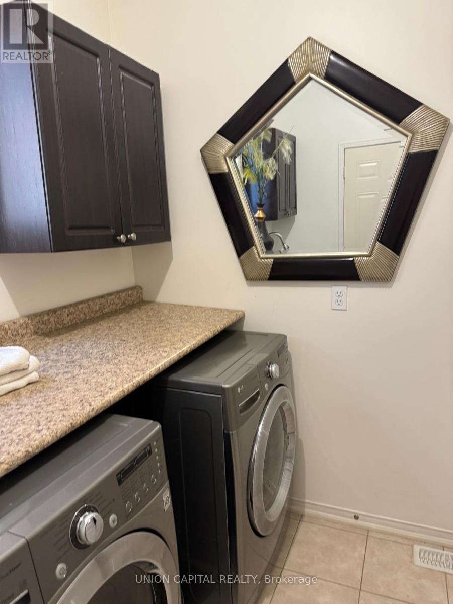 Room B - 21 Denbury Court, Whitby, Ontario  L1M 0H5 - Photo 7 - E13000544