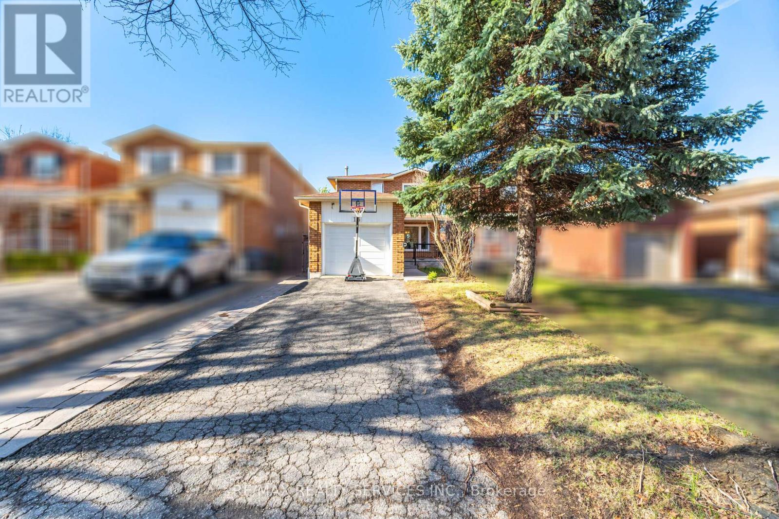 16 Langholm Court, Brampton, Ontario  L6Z 2Y1 - Photo 2 - W13005034