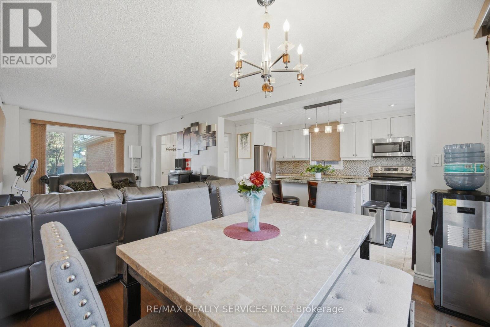 16 Langholm Court, Brampton, Ontario  L6Z 2Y1 - Photo 12 - W13005034