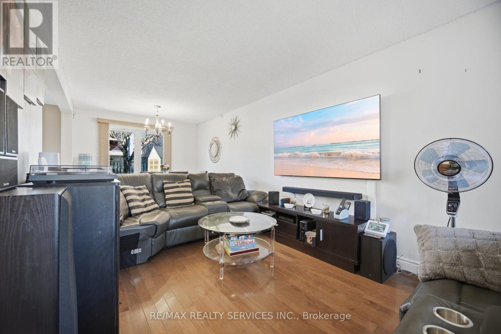 16 Langholm Court, Brampton, Ontario  L6Z 2Y1 - Photo 8 - W13005034